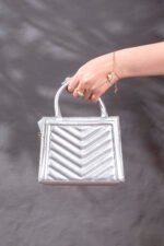 Fashionaable Commuting Texture Indentation Rhombus Bag