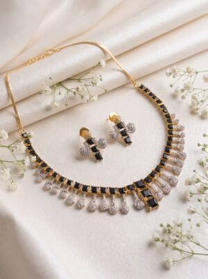 Black and Gold Necklace Set