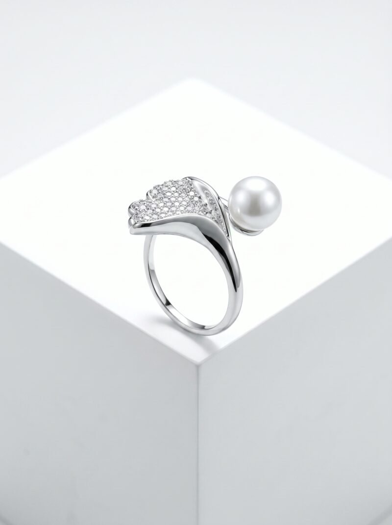 SAMAYRNG2026167 Pearl & Crystal Ginkgo Biloba Leaf Ring
