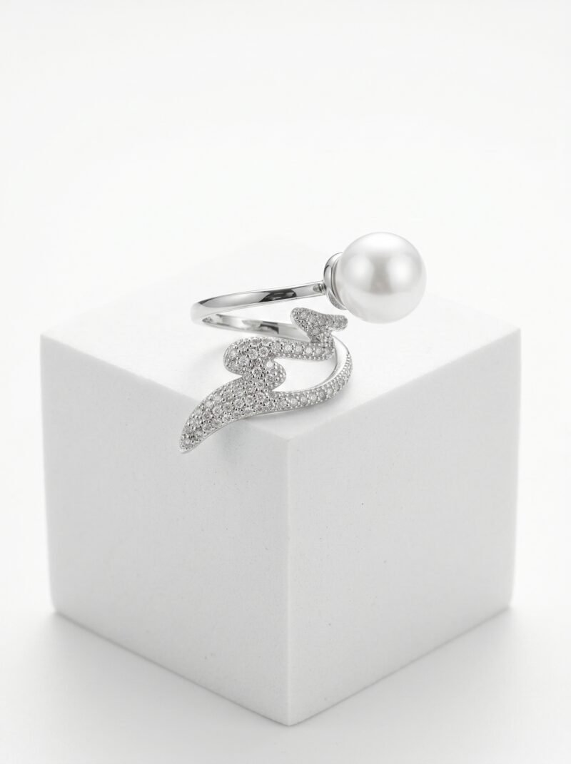SAMAYRNG2026170 Pearl and Pavé crystal ring